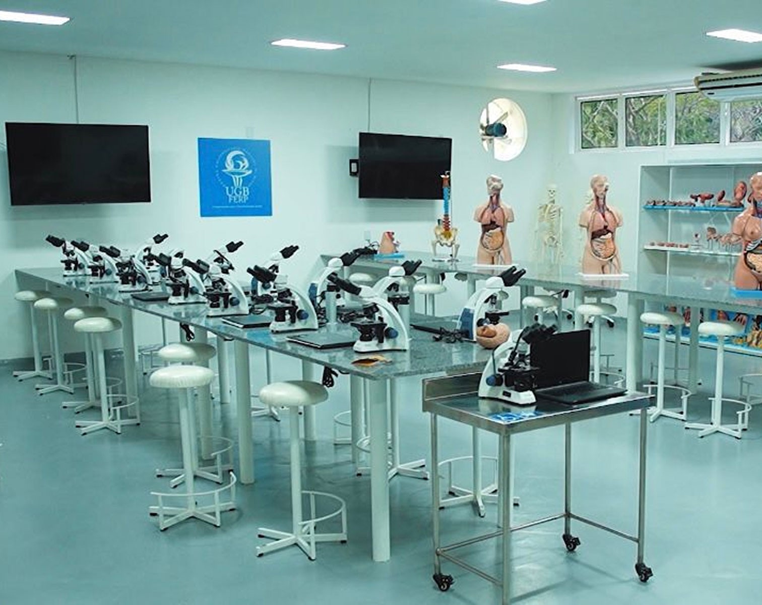Laboratório de anatomia e habilidades médicas do UGB/FERP
